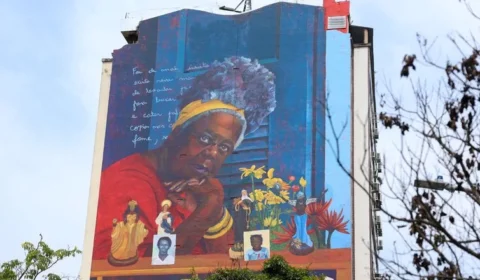 Mural gigante homenageia a escritora Conceição Evaristo no RJ