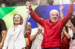 Lula define Gleisi Hoffmann para Secretaria de Relações Institucionais