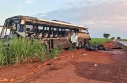 Acidente com ônibus universitário deixa ao menos 12 mortos no interior de SP