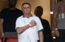 Bolsonaro vai a jogo do Palmeiras e ouve novamente o coro ‘uh, vai ser preso!’