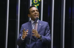 Ex-bolsonarista, Otoni disputa comando da bancada evangélica e critica fundamentalismo