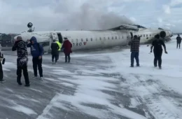 Avião capota durante pouso no Canadá e 18 pessoas ficam feridas