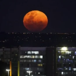 Eclipse lunar conhecido como ‘Lua de Sangue’ será visível no Brasil