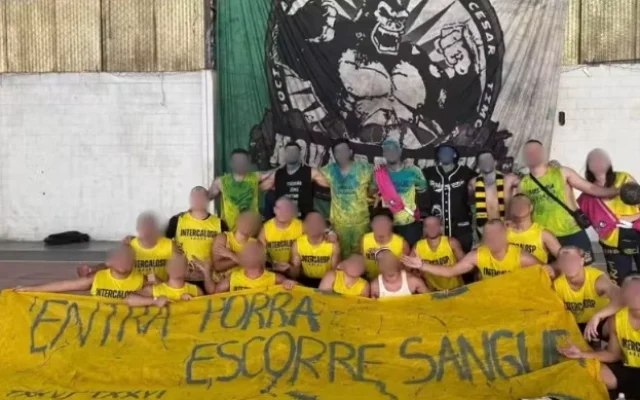 Alunos de Medicina de faculdade privada em SP exibem faixa com apologia ao estupro