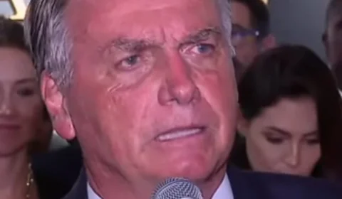 Bolsonaro mente e diz que Eduardo deixou Brasil para combater ‘nazifascismo’