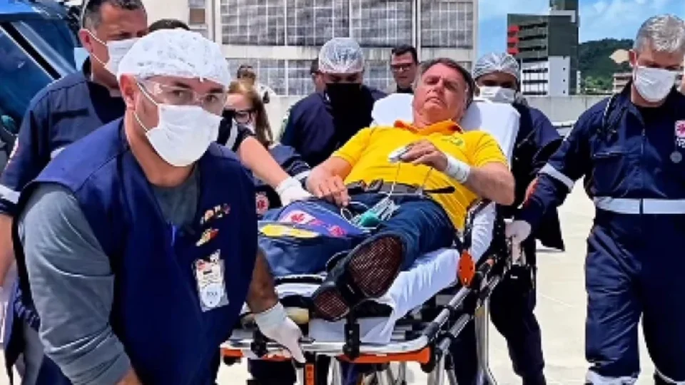 Cirurgia em Bolsonaro para desobstrução intestinal levou 11 horas