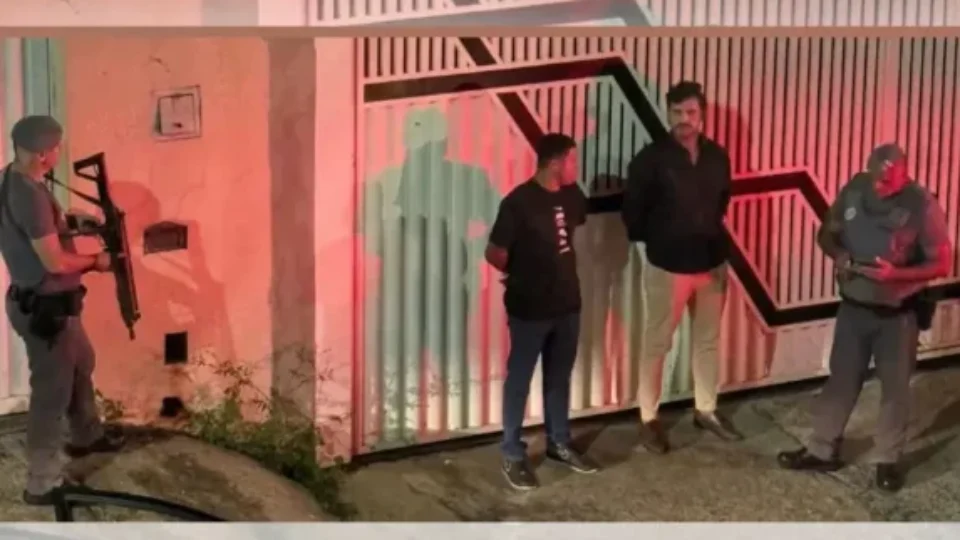 PM intimida com fuzil e exige celular de advogado do caso de jovem morto pela polícia