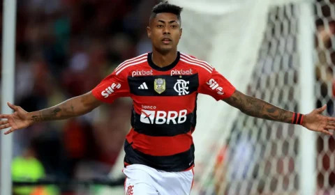 Bruno Henrique, do Flamengo, é indiciado pela PF por forçar cartão e beneficiar apostadores