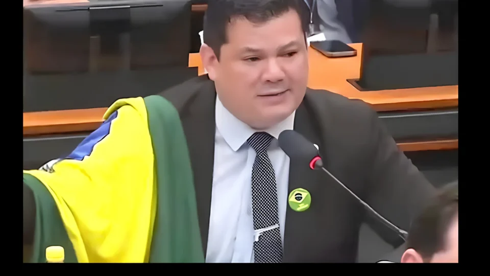 Deputado que desejou morte de Lula vai ser investigado pela Polícia Federal