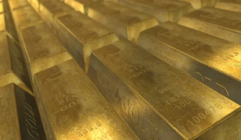 Ouro ultrapassa os US$ 3.500 por onça pela 1ª vez, em meio às ameaças de Trump contra o Fed