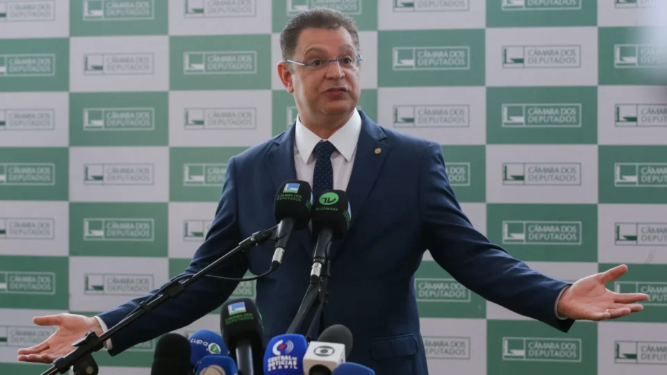 Oposição recua da obstrução e expõe fragilidade da pauta da anistia